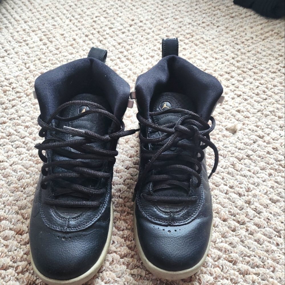 Everything is $5 - MUST GO - Jordans